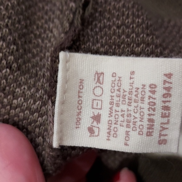 mystree Green Camo V-Neck Sweater with Maroon Strip on Sleeves Size Small - Picture 8 of 9